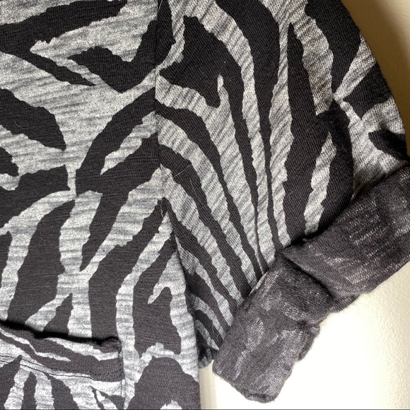🔥SOLD🔥 Zebra Striped T-Shirt Black Gray Large - Picture 11 of 16